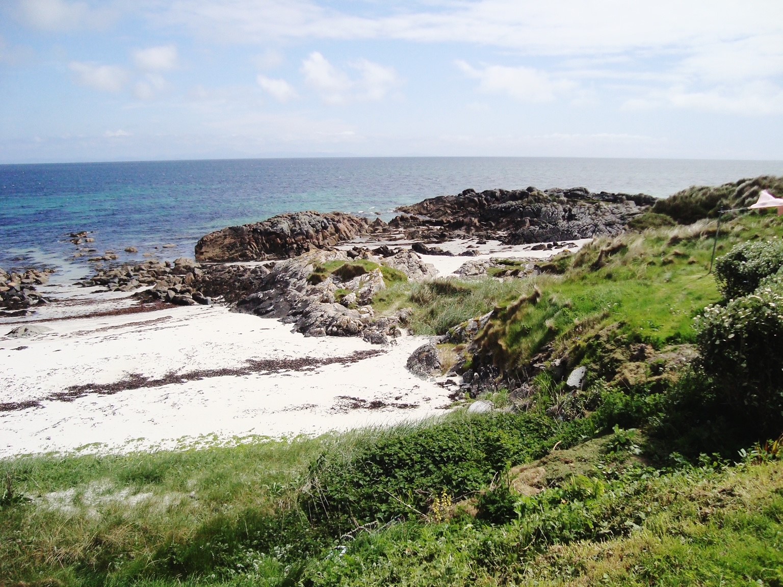 Shore and beach with a view out to the ocean, on Isle of Tiree, Scotland